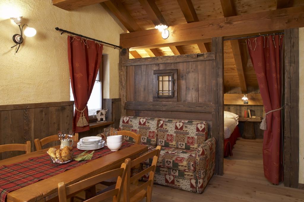 Residence Lo Peyo Champoluc Zimmer foto